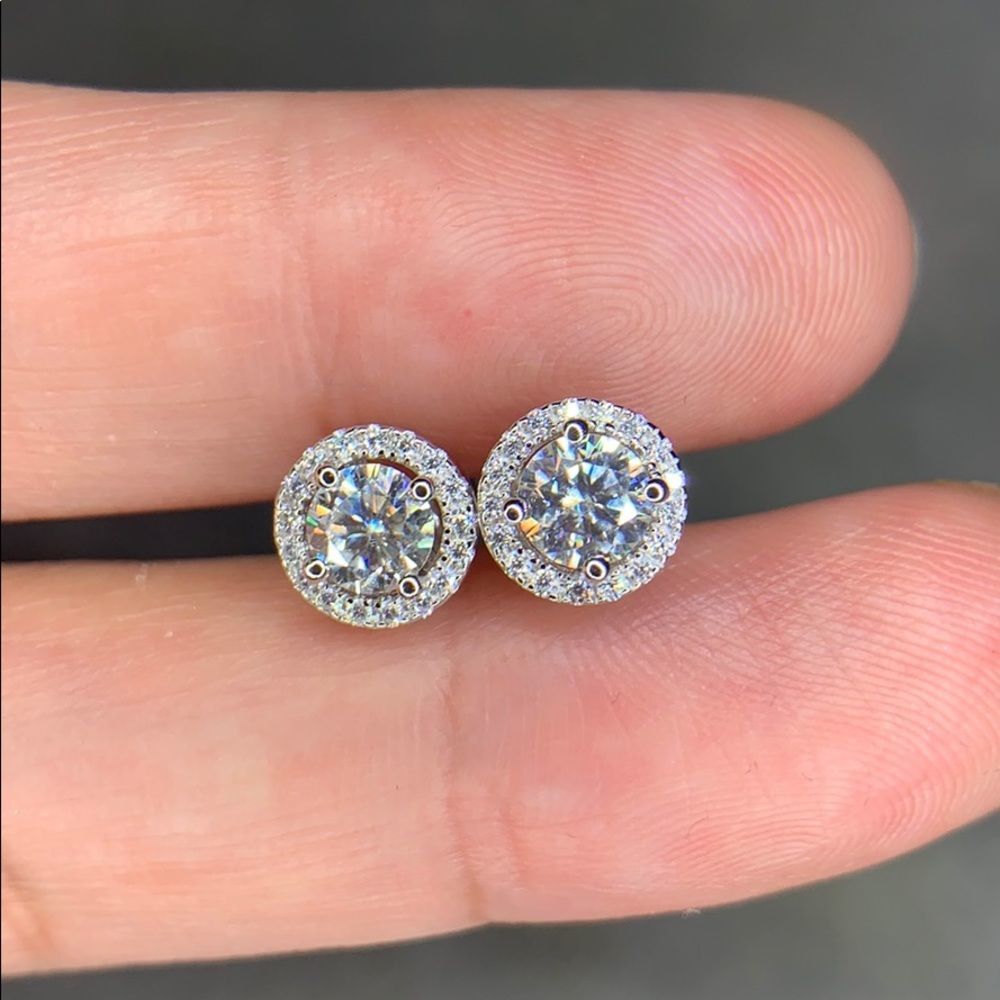 Super sparkly halo stud diamond earrings